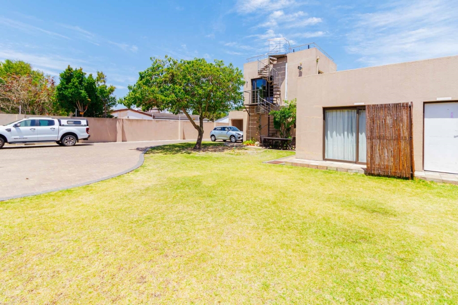 1 Bedroom Property for Sale in Table View Western Cape